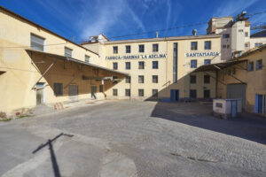 Fachada La Adelina 2 300x200